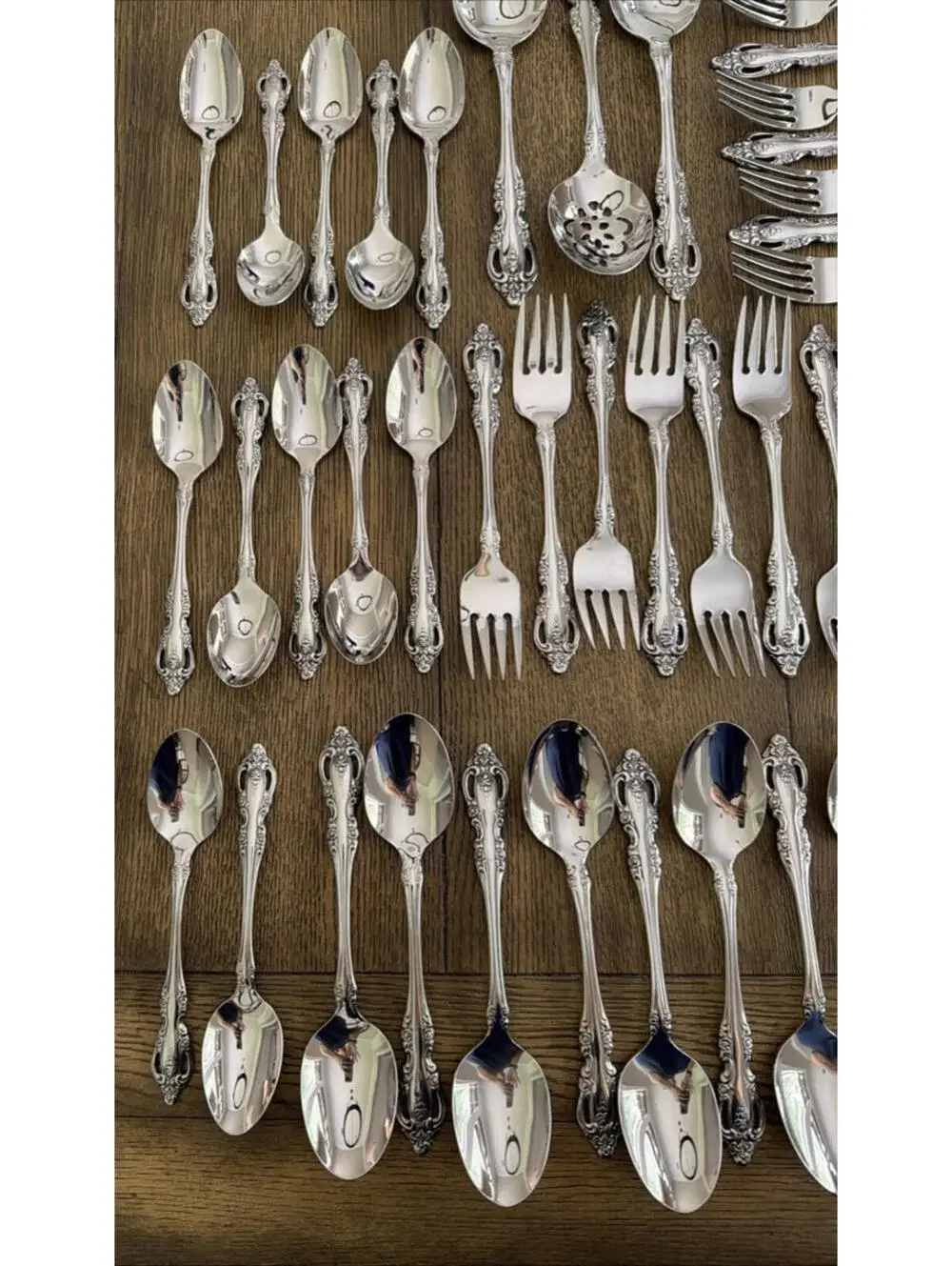 Oneida Community Brahms 65 Pc Stainless Flatware Set - Service for 12